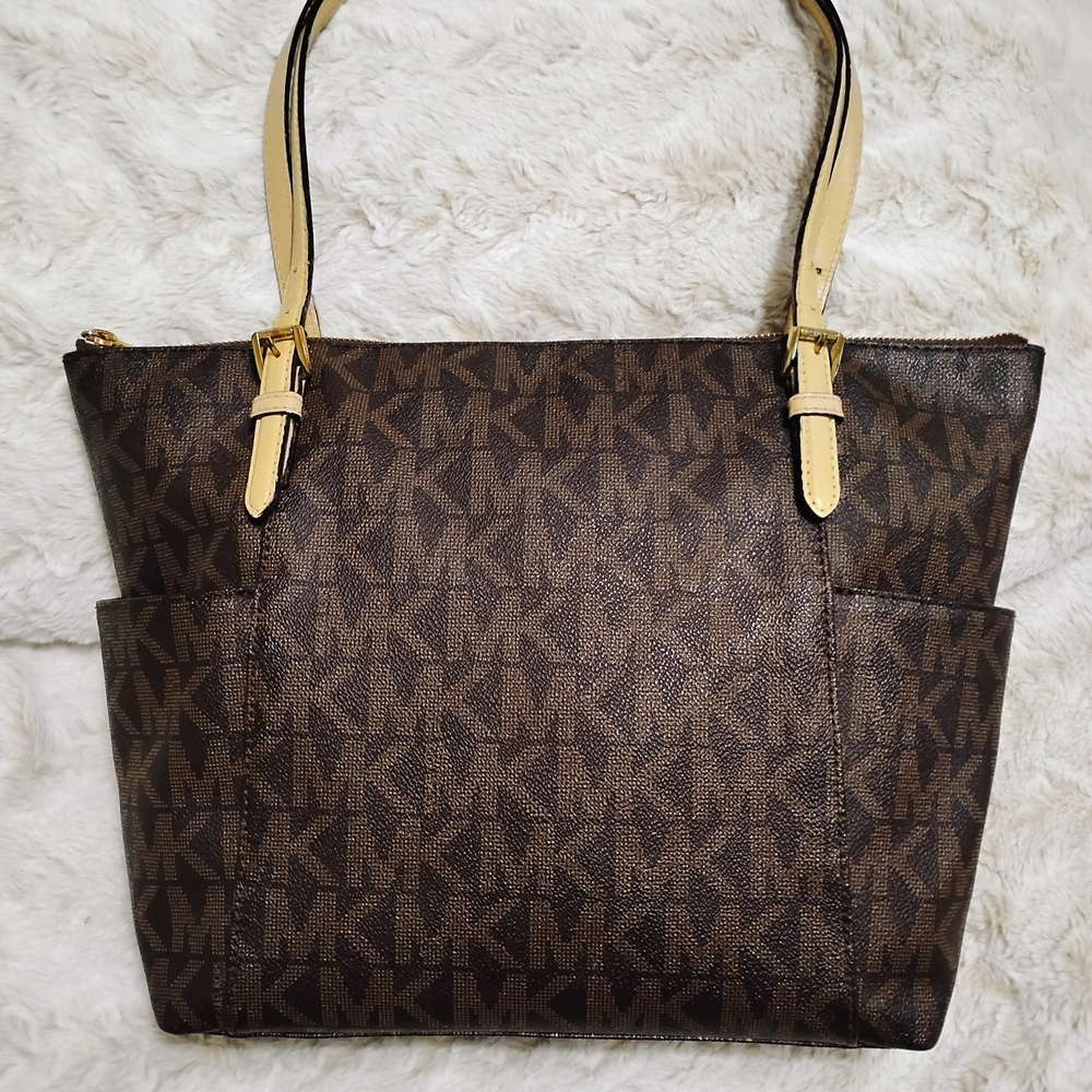 EUC 💕 Michael Kors Dark Brown & Beige Signature Tote with Beige Straps